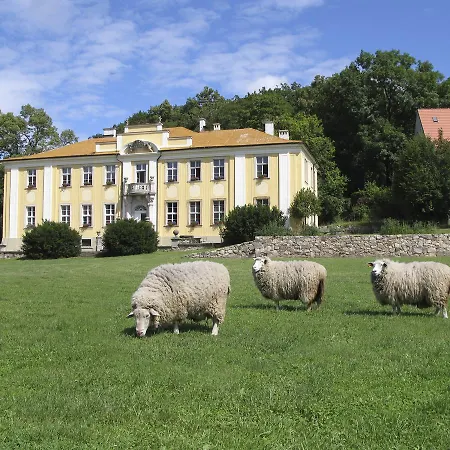 Pod Zamkiem Aparthotel 3*